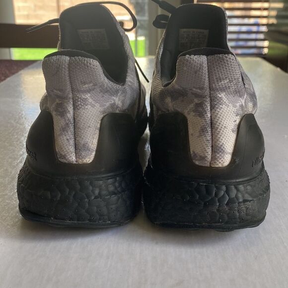 ADIDAS ULTRABOOST Men’s Sneakers Size 10 - Picture 7 of 9
